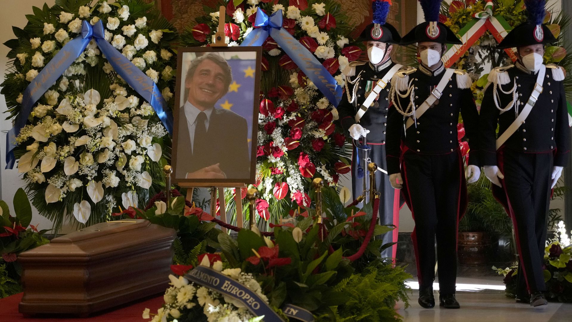Италия отдава почит на покойния председател на Европарламента Давид Сасоли (снимки)