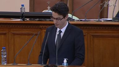 При първата си публична изява по време на парламентарния контрол