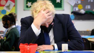 Канцеларията на британския министър председател Борис Джонсън се извини на кралското