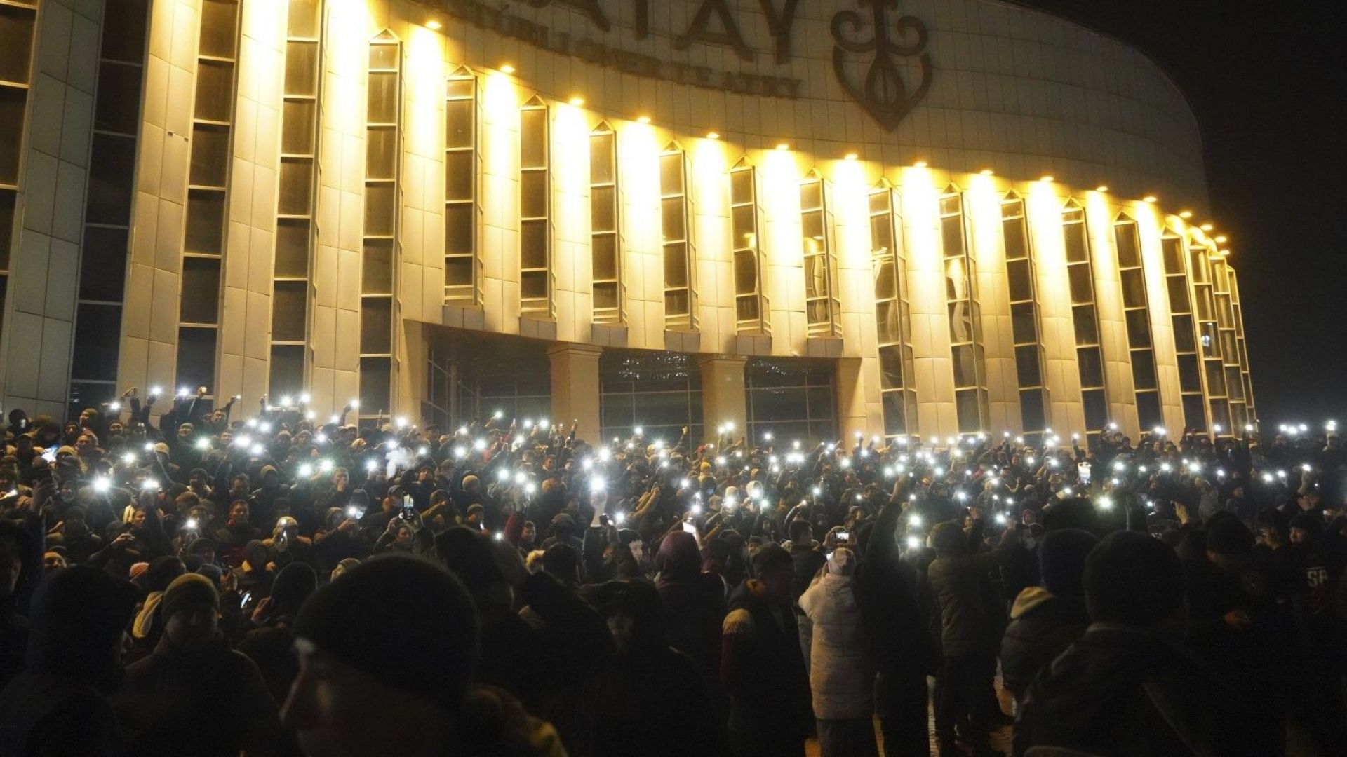 Казахстан: при безредиците са загинали 225 души, зетове на Назарбаев се простиха с постовете си