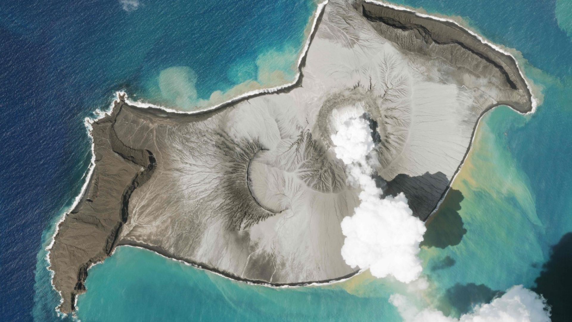 На тази сателитна снимка, направена от Planet Labs PBC, на 7 януари 2022 г. се вижда остров, създаден от подводния вулкан Хунга Тонга Хунга Хаапай
