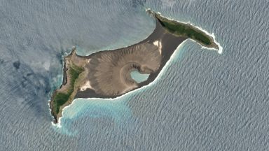  Подводен вулкан изригна край Тонга, изпрати огромни талази към сушата и провокира суматоха 