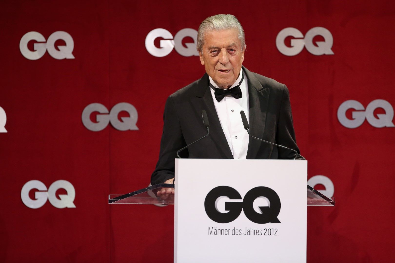 Нино Черути присъства на церемонията по връчването на наградата „Мъж на годината“ на GQ в Komische Oper на 26 октомври 2012 г. в Берлин, Германия