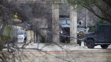 10-часова заложническа криза в синагога в Тексас завърши с атака на ФБР и мъртъв похитител