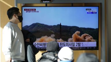 Северна Корея е изстреляла днес два реактивни снаряда които предполагаемо