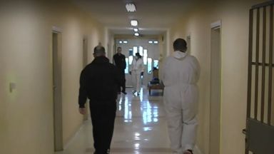 81 годишният мъж който бе задържан за убийството на 78 годишната си