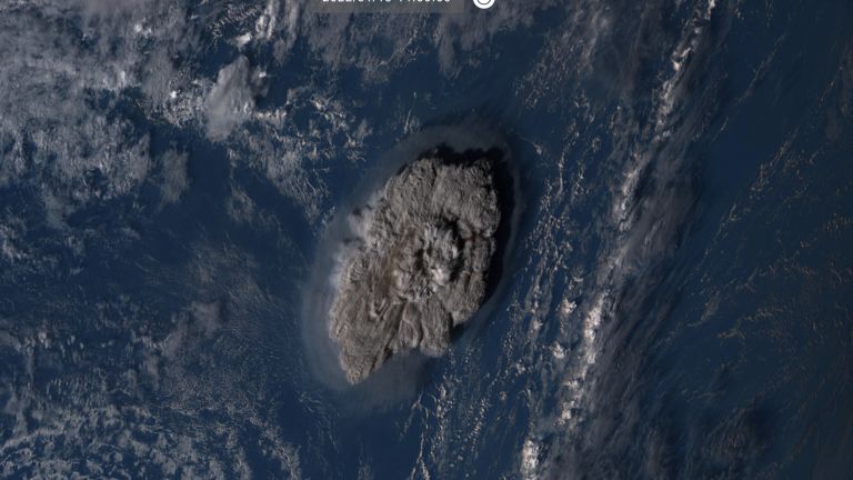 Подводният вулкан край Тонга е поставил "космически" рекорд