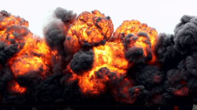 Три цистерни с гориво експлодираха в промишлената зона на Абу Даби