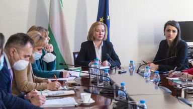 Премиерът Кирил Петков ще разпореди един от вицепремиерите да отговаря