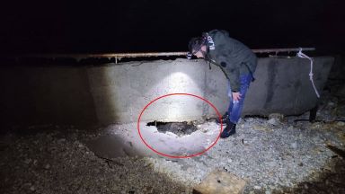 15-сантиметров бетон е пробит като от снаряд след потопа в Дяволското гърло