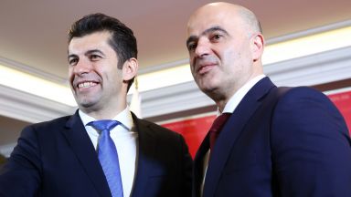 Премиерът Кирил Петков посрещна македонският си колега Димитър Ковачевски в