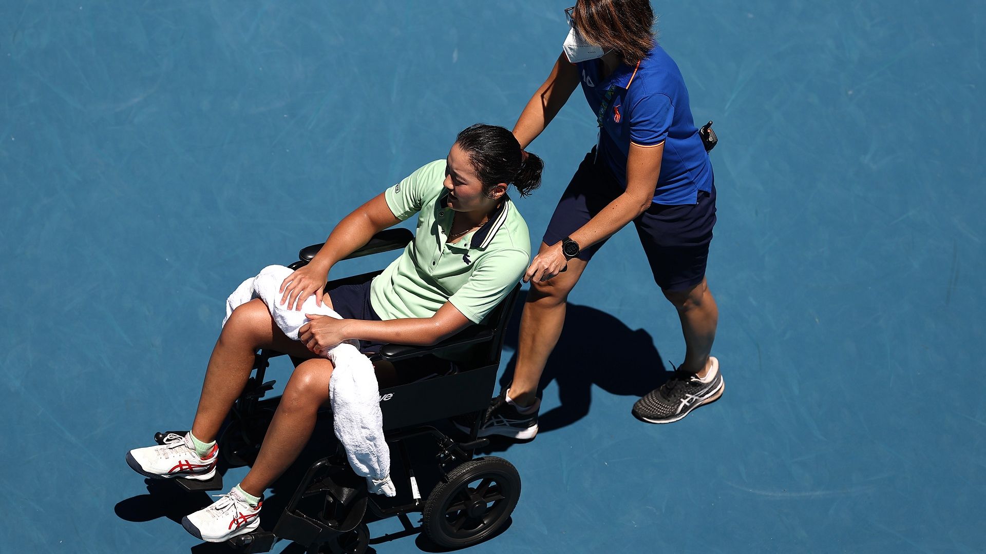 Изведоха французойка в инвалидна количка зарада травма и жегата в Австралия
