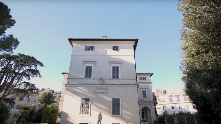 The most expensive property in the world is sold at auction (video)