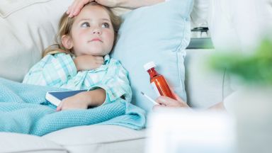 Вариантът Омикрон има няколко особености Първо засяга много по лесно децата