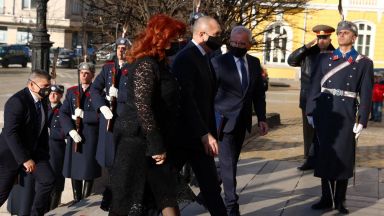 Президентът Румен Радев и вицепрезидентът Илияна Йотова ще встъпят в