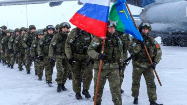 Последните части от руските миротворци ръководени от генерал полковник Андрей Сердюков