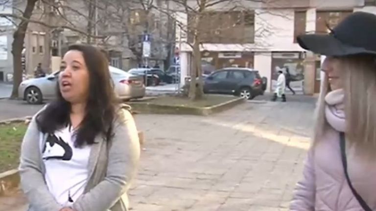Млада жена купи от бездомник открадната тротинетка, за да я