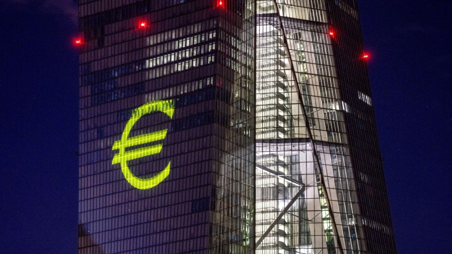ЕЦБ може да изтегли ликвидности от банките в нова схема за свиване на доходността