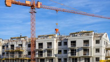 Ниски лихви и "спирачки" пред строителството надуват цените на имотите