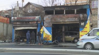 Сервиз за гуми е горял снощи край ромския квартал Максуда