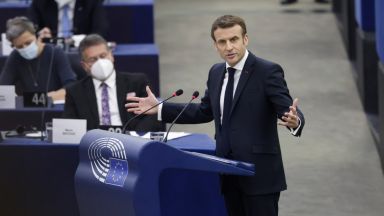 Френският президент Еманюел Макрон заминава за Москва днес а във