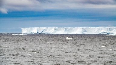 Айгбергът чудовище А68 е "долял" в океана 1,5 милиарда тона вода при топенето си