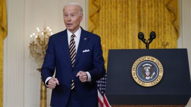 Рейтингът на обществено одобрение на американския президент Джо Байдън падна