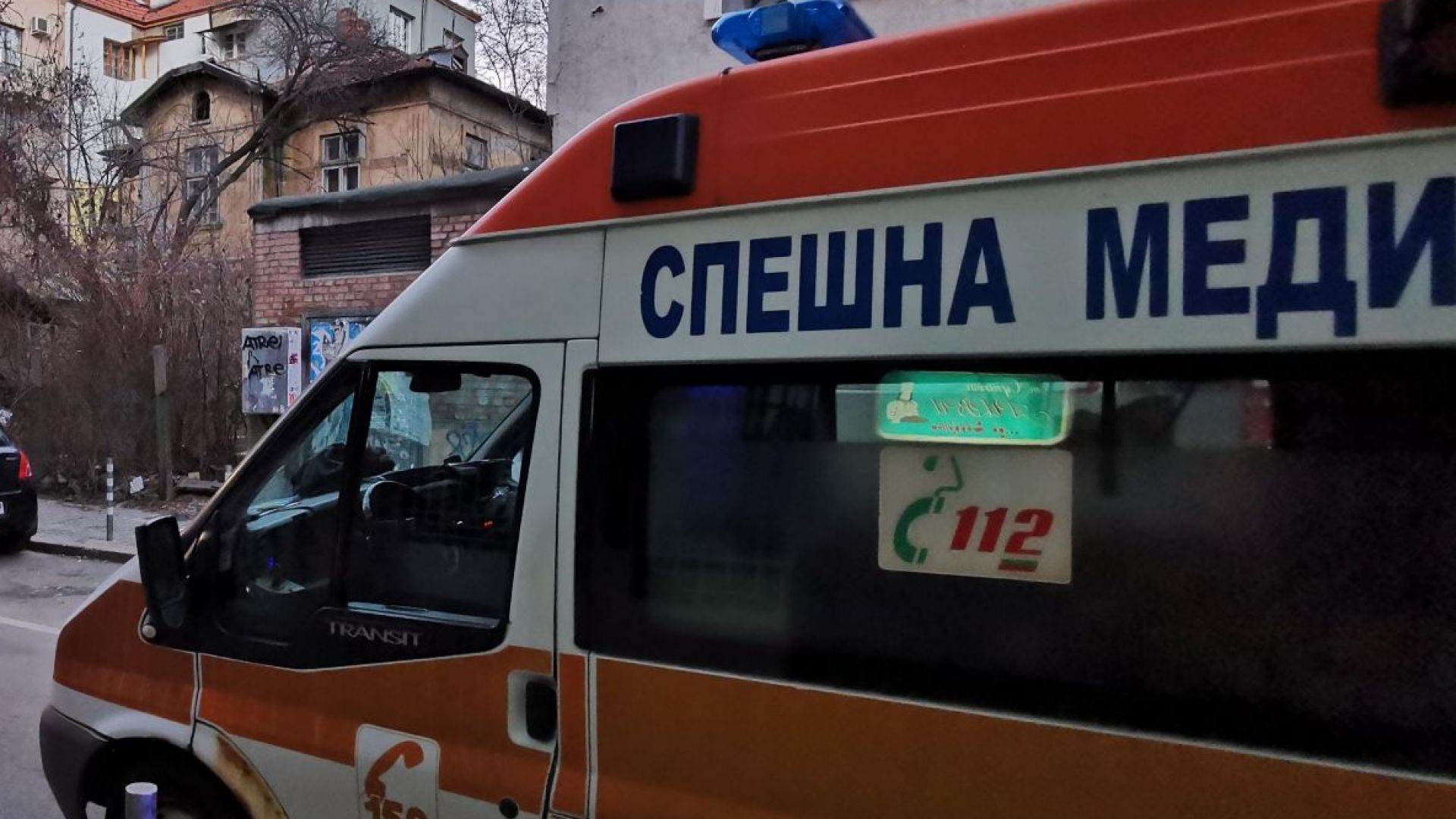 Пет линейки транспортират 7 деца от катастрофиралия сръбски автобус към Калотина