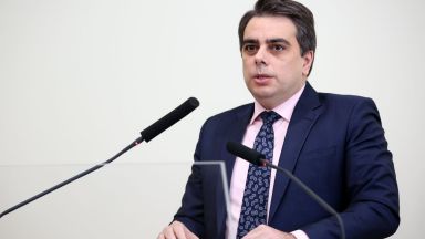 Асен Василев за уволненията в "Булгаргаз": Какви посредници да се връщат по директни договори? 