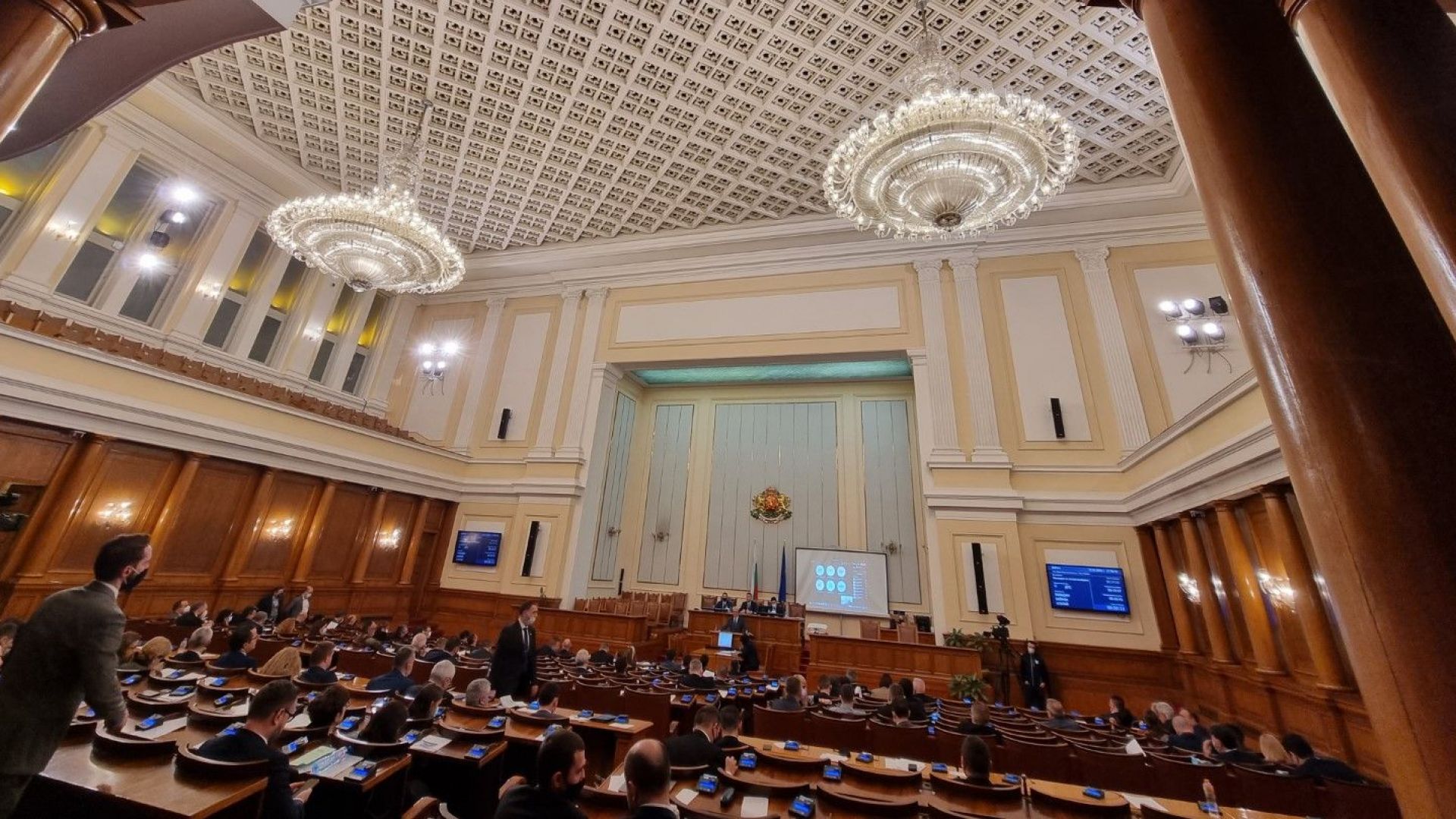 Парламентът намали членовете на КЕВР от девет на петима на първо гласуване