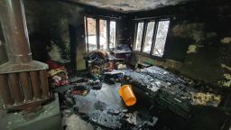 Съпрузи загинаха при пожар във фамилна къща, близките им оцеляха по чудо