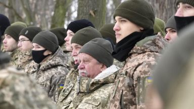 Обединеното кралство започна да изтегля персонал от британското посолство в