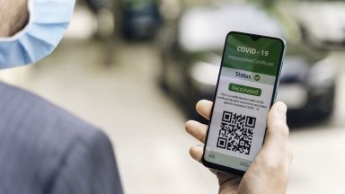 Освен в Народното събрание от днес и в сградите на