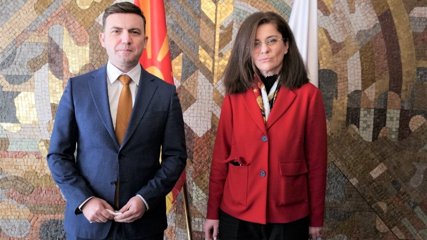 Фон дер Лайен поздрави Скопие, Генчовска и Османи подписват протокол в София
