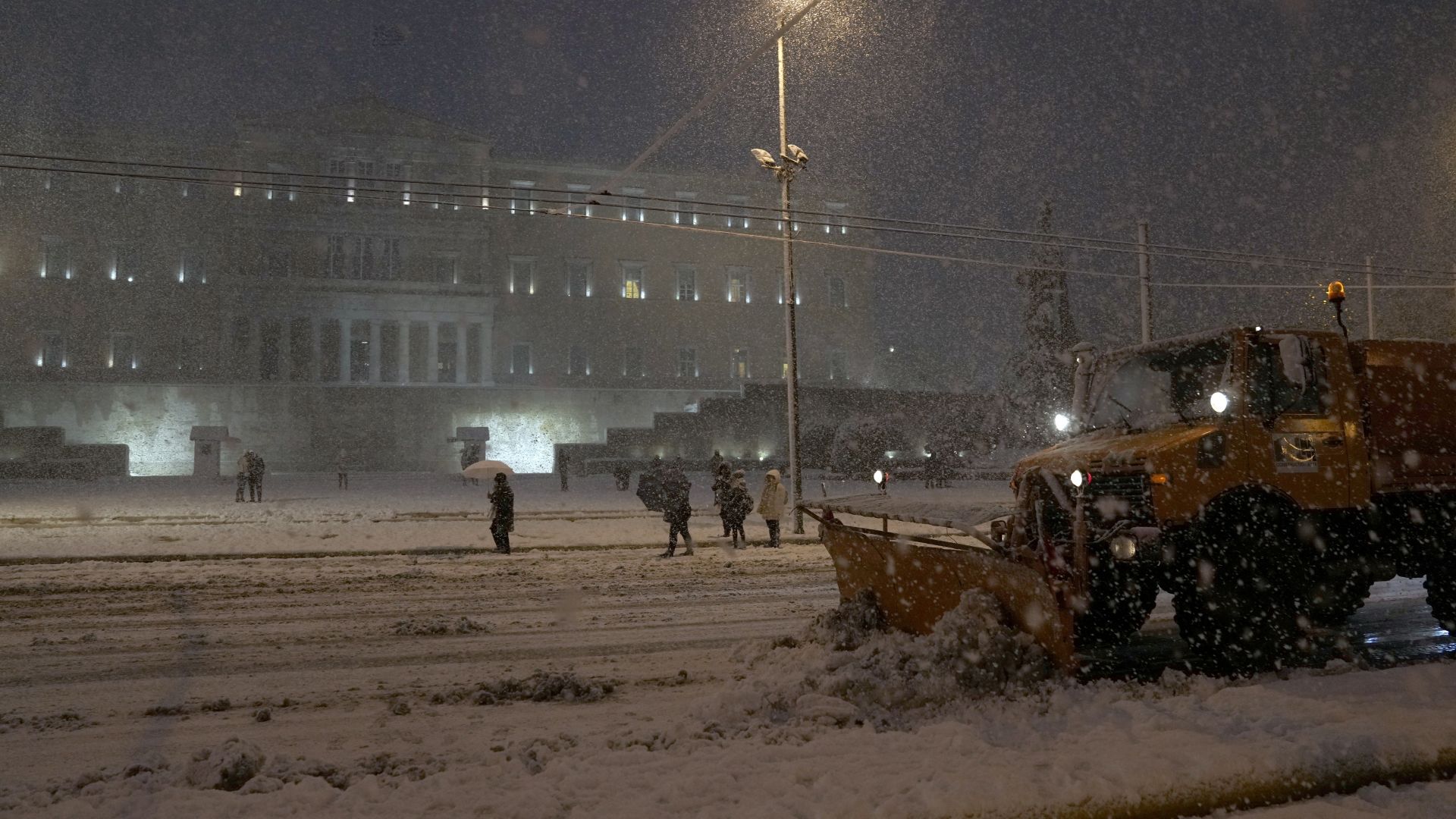 Гърция и Турция под снежна блокада, български отбор в пътен капан край Истанбул (снимки/видео)