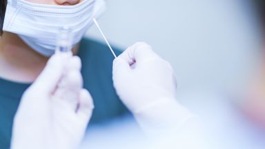 12 399 са новите случаи на коронавирус у нас за