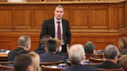 Опозицията сравни проблема с назначения за шеф на Тотото с канадското гражданство на Кирил Петков