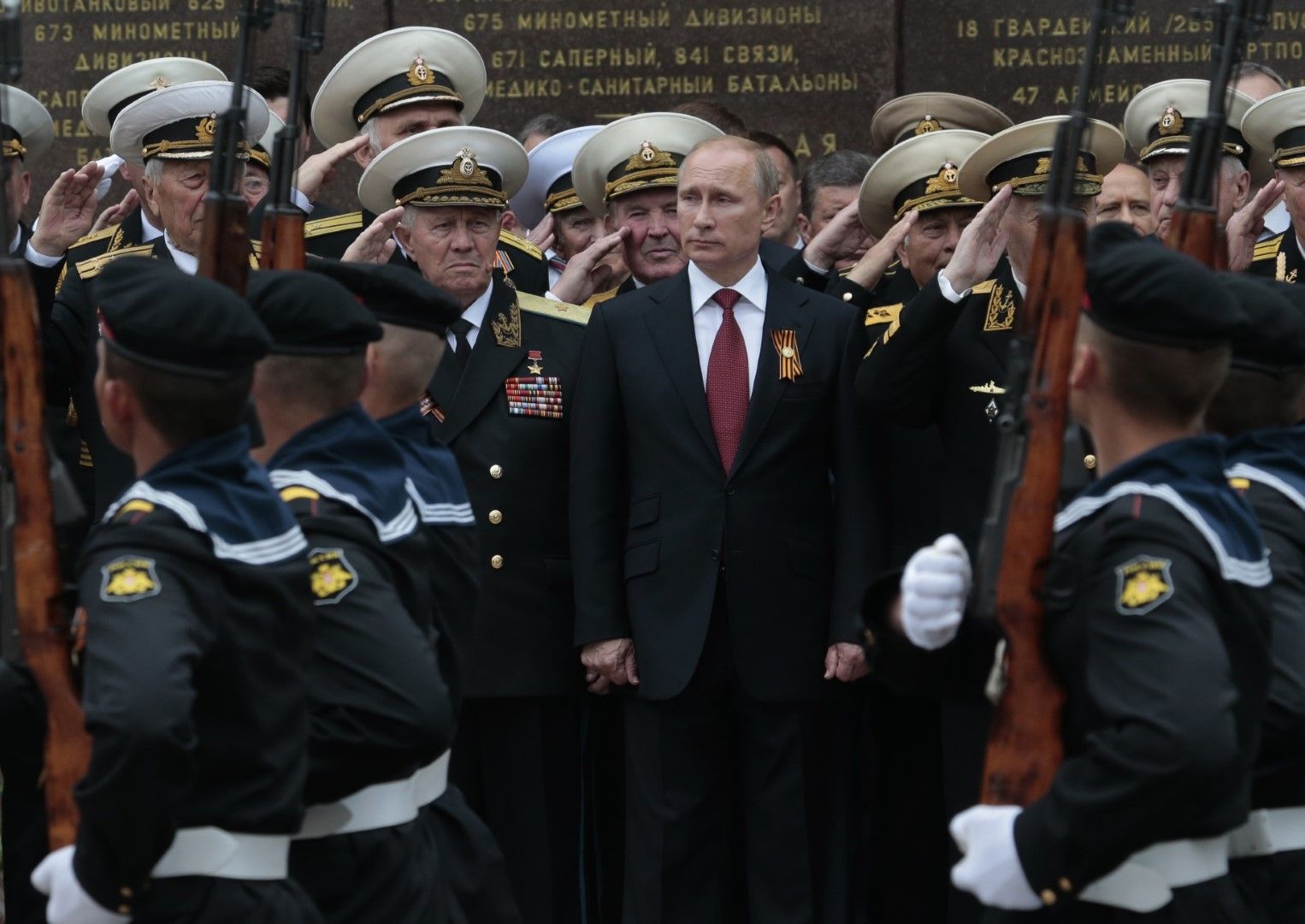 Руският президент Владимир Путин присъства на парад по случай Деня на победата в Севастопол, Крим, на 9 май 2014 г.