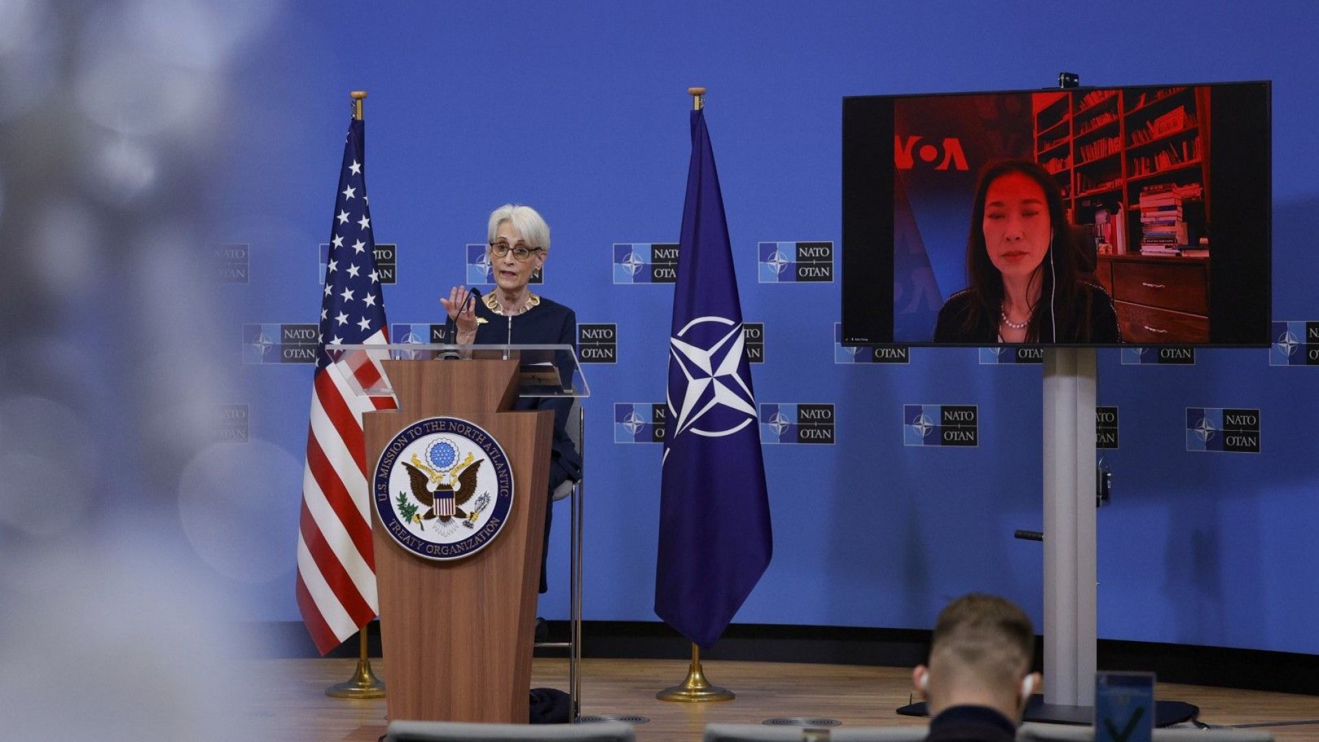 Американският заместник-държавен секретар Уенди Шърман от централата на НАТО в Брюксел