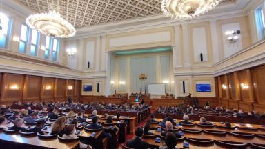 Започна извънредното заседание на Народното събрание което председателят Никола Минчев