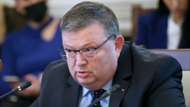 Цацаров реагира на думи на Кирил Петков от негов пост