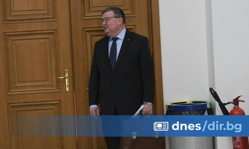 Искът е за претърпени неимуществени вреди, изразяващи се в уронване