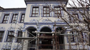 Фасадата на една от най впечатляващите къщи в Старинен Пловдив