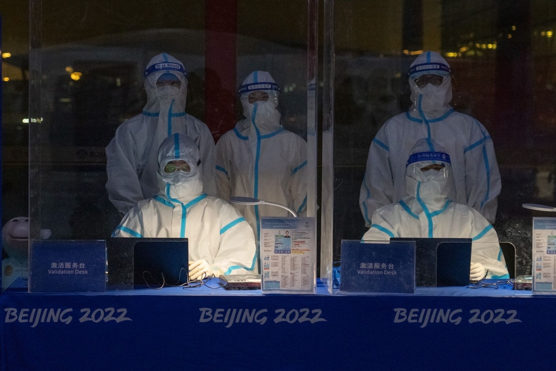Зимните олимпийски игри в Пекин: Служители в балона