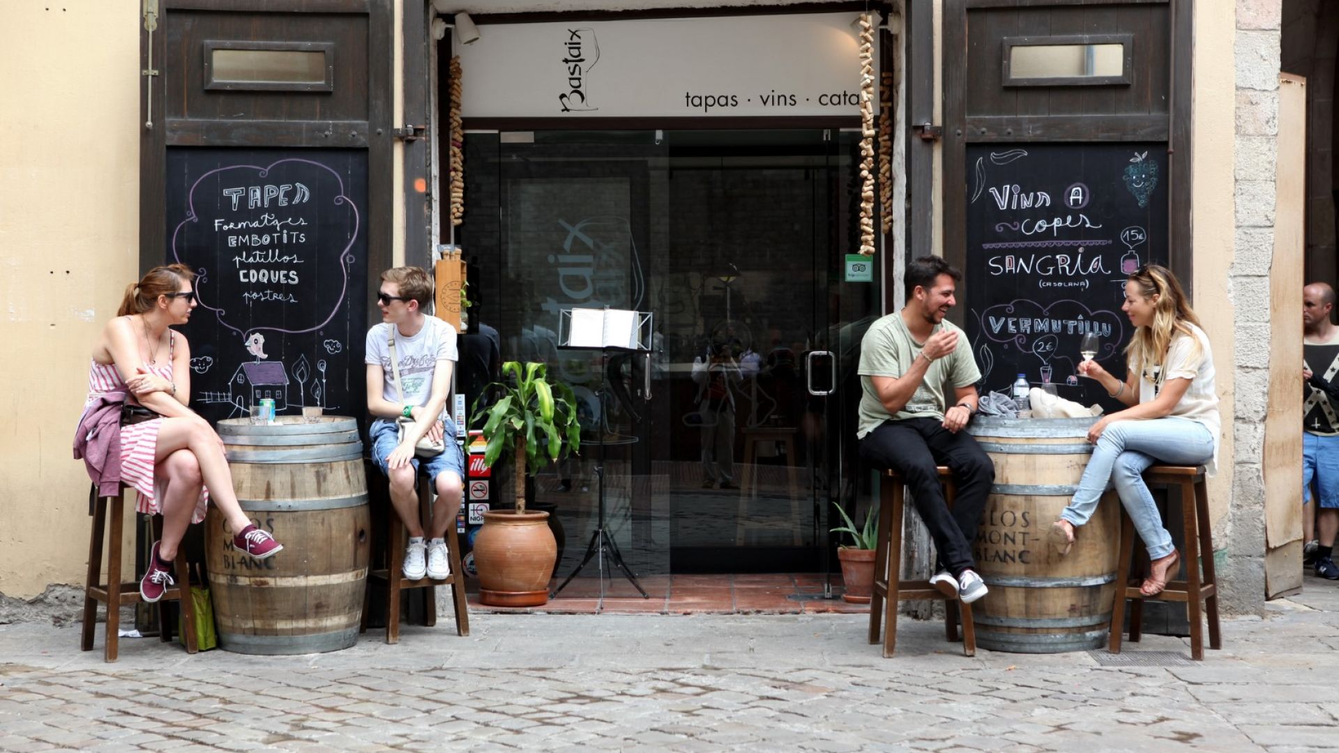 В Каталуния баровете и ресторантите вече не изискват сертификат