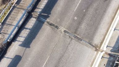 За опасен мост над река Марица край Свиленград сигнализират зрители