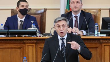 Лидерът на ДПС Мустафа Карадайъ поиска оставката на председателя на