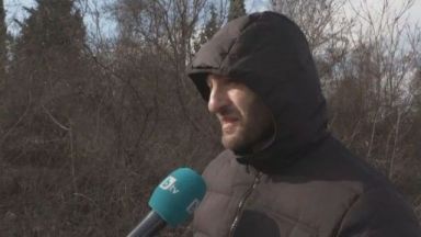 Неизвестен е изстрелял 11 куршума по кола в Сливен снощи