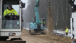 Полша започна да строи масивна  ограда по границата си с Беларус