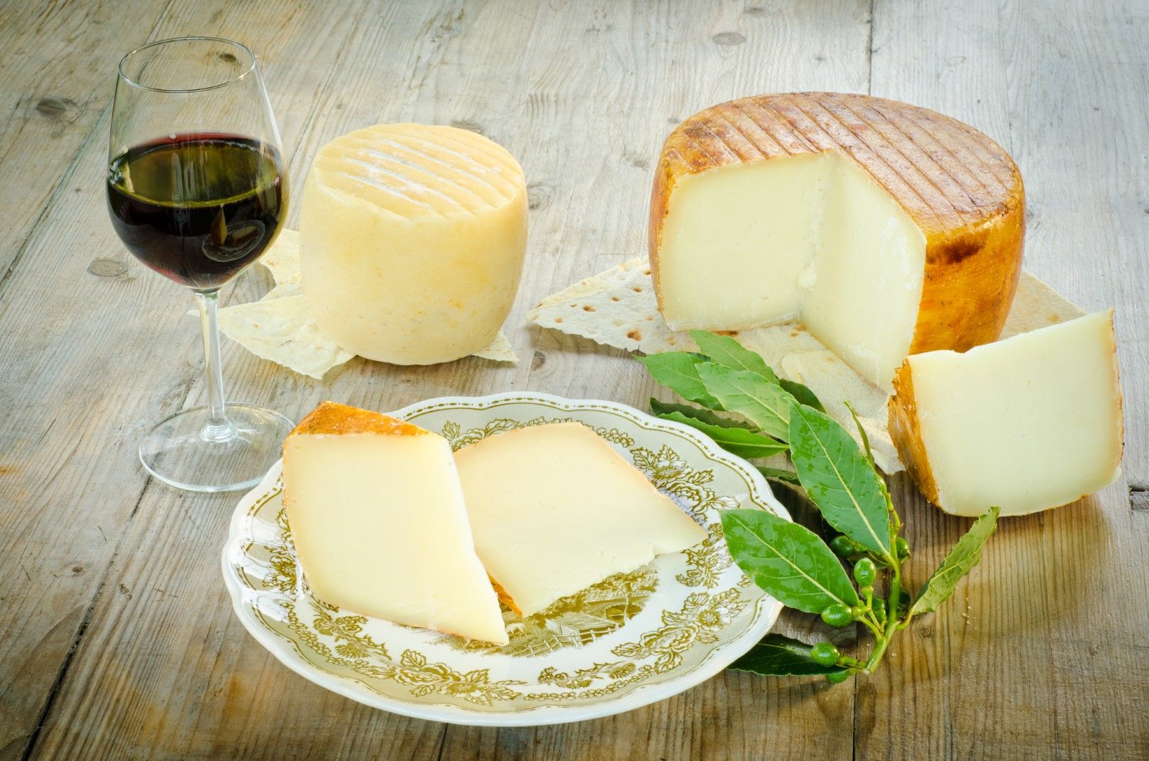 Освен с местните си вина, Сардиния е известна и със сиренето си пекорино